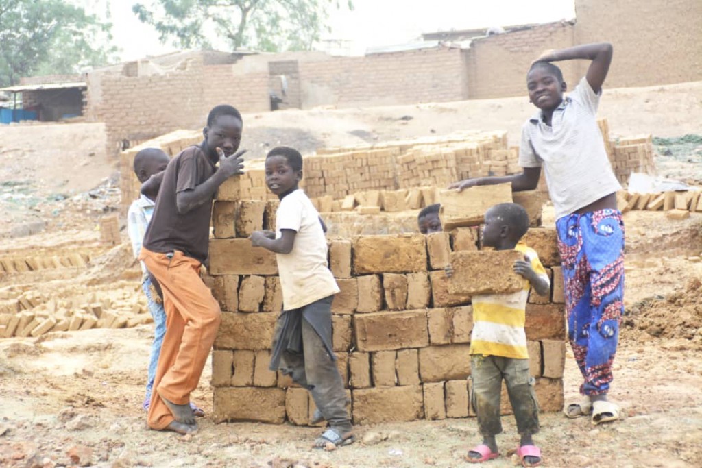 I will be doing a SKYDIVE on September 25th to support dispossessed children in Chad 